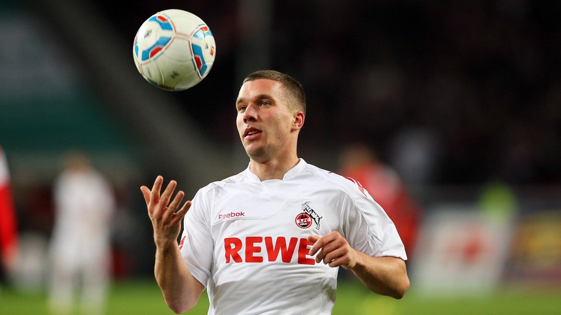 新疆队强压广厦队，范弗利特高光表现引爆全场